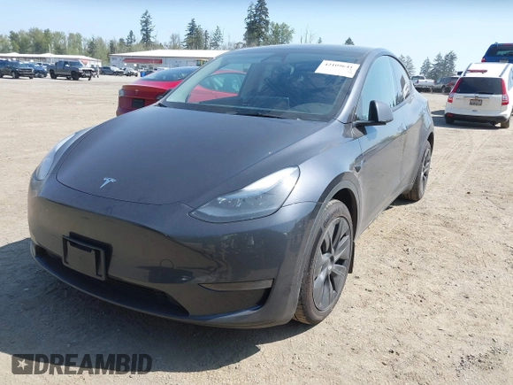 2024 Tesla Model Y Long Range with VIN 7SAYGDEE3RF177458, listed as a IAAI auction lot 42109641 with 7,890 mi miles. Bid and sale history available at carsss.com. Image 19.