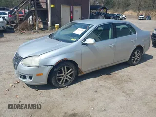 2006 Volkswagen Jetta 2.5L z VIN 3VWRF71K76M707615, wystawiony jako IAAI lot #42070579 z przebiegiem 180 873 mil mil oraz . Historia ofert i sprzedaży dostępna na DreamBid. Obrazek 2.
