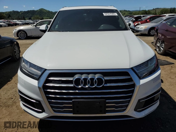 2018 Audi Q7 Premium Plus with VIN WA1LAAF77JD044442, listed as a Copart auction lot 52524565 with 88,041 mi miles and Salvage title. Bid and sale history available at DreamBid. Image 5.