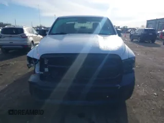 2018 Ram 1500 Express z VIN 1C6RR7FT0JS232912, wystawiony jako IAAI lot #41876834 z przebiegiem 137 642 mil mil oraz . Historia ofert i sprzedaży dostępna na DreamBid. Obrazek 12.