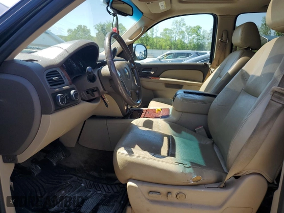 2013 Chevrolet Avalanche LTZ z VIN 3GNTKGE74DG217811, wystawiony jako Copart lot #53439525 z przebiegiem 233 296 mil mil oraz Czysty tytuł • Clean title. Historia ofert i sprzedaży dostępna na DreamBid. Obrazek 7.