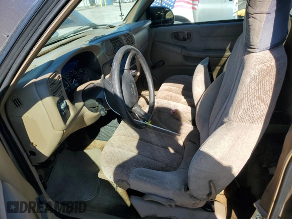 2002 GMC Sonoma SL z VIN 1GTCS145628255534, wystawiony jako Copart lot #80115964 z przebiegiem 78 550 mil mil oraz Szkody całkowita. Historia ofert i sprzedaży dostępna na DreamBid. Obrazek 7.