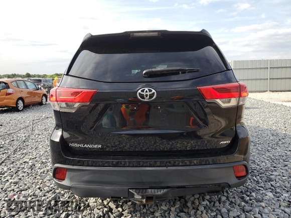 2017 Toyota Highlander LE with VIN 5TDBZRFH0HS396813, listed as a Copart auction lot 60111765 with 101,782 mi miles and Salvage title. Bid and sale history available at DreamBid. Image 6.