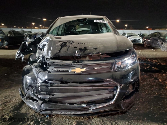 2020 Chevrolet Trax LS with VIN 3GNCJKSBXLL281095, listed as a Copart auction lot 82325984 with 28,113 mi miles and Salvage Title. Bid and sale history available at carsss.com. Image 5.