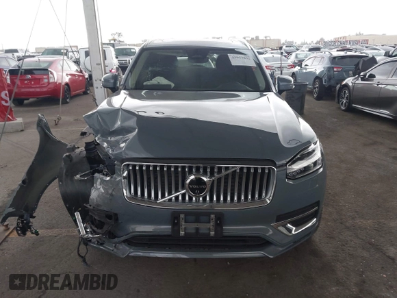2023 Volvo XC90 Plus z VIN YV4062PN8P1989176, wystawiony jako IAAI lot #41957832 z przebiegiem 27 838 mil mil oraz . Historia ofert i sprzedaży dostępna na DreamBid. Obrazek 12.