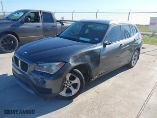 2014 BMW X1 sDrive28i with VIN WBAVM1C57EVW47767, listed as a IAAI auction lot 41867313 with 90,431 mi miles. Bid and sale history available at carsss.com. Image 2.