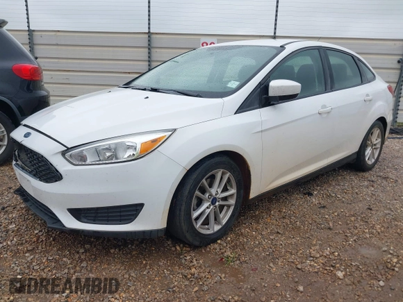 2018 Ford Focus SE z VIN 1FADP3F23JL225333, wystawiony jako IAAI lot #41758445 z przebiegiem 133 307 mil mil oraz . Historia ofert i sprzedaży dostępna na DreamBid. Obrazek 2.