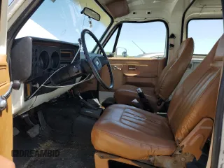 1990 Chevrolet Blazer z VIN 1GNEV18K5LF144221, wystawiony jako Copart lot #52296175 z przebiegiem 114 593 mil mil oraz Szkoda całkowita • Salvage title. Historia ofert i sprzedaży dostępna na DreamBid. Obrazek 7.