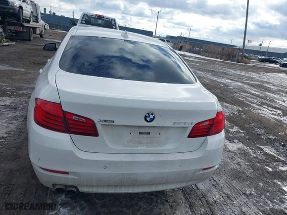 2015 BMW 5 Series 528i xDrive with VIN WBA5A7C52FD623251, listed as a IAAI auction lot 41441702 with 117,634 mi miles. Bid and sale history available at carsss.com. Image 16.