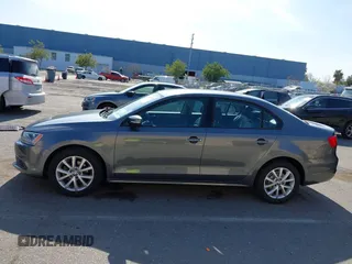 2011 Volkswagen Jetta SE с VIN 3VWDZ7AJ9BM395509, выставлен на аукционе IAAI как лот 41856879 с пробегом 126 169 миль миль и . История ставок и продаж доступна на DreamBid. Изображение 14.