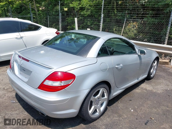 2008 Mercedes-Benz SLK 350 with VIN WDBWK56F98F184942, listed as a IAAI auction lot 42397775 with 80,851 mi miles and . Bid and sale history available at DreamBid. Image 4.