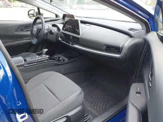 2024 Toyota Prius LE with VIN JTDADABU6R3014933, listed as a IAAI auction lot 42151332 with 2,761 mi miles. Bid and sale history available at carsss.com. Image 5.