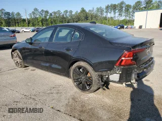 2024 Volvo S60 Plus Black Edition z VIN 7JRL12FH3RG319885, wystawiony jako Copart lot #52808015 z przebiegiem 12 668 mil mil oraz Szkoda całkowita • Salvage title. Historia ofert i sprzedaży dostępna na DreamBid. Obrazek 2.