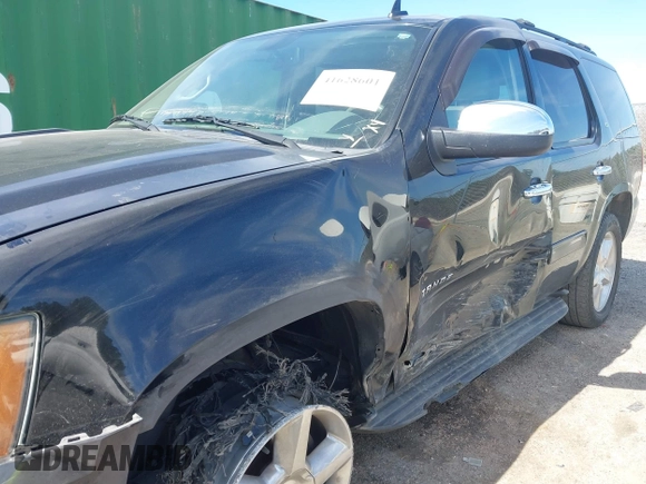 2014 Chevrolet Tahoe LT z VIN 1GNSCBE02ER181908, wystawiony jako IAAI lot #41628601 z przebiegiem 189 151 mil mil oraz . Historia ofert i sprzedaży dostępna na DreamBid. Obrazek 6.