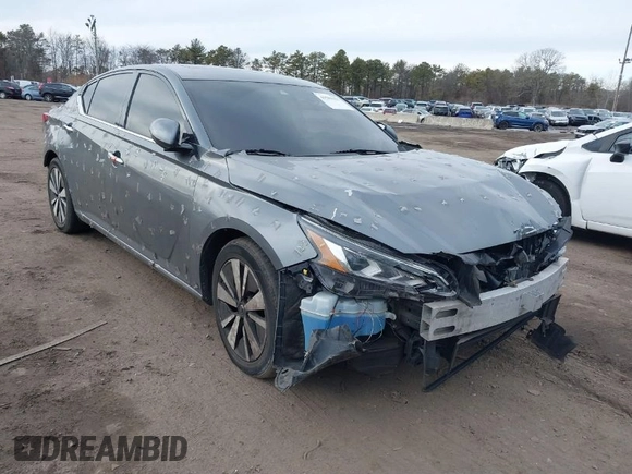 2020 Nissan Altima 2.5 SL with VIN 1N4BL4EV8LC121363, listed as a IAAI auction lot 41589453 with 81,708 mi miles. Bid and sale history available at carsss.com. Image 1.