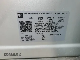 2022 GMC Terrain SLE z VIN 3GKALMEV6NL143864, wystawiony jako Copart lot #42640765 z przebiegiem 24 300 mil mil oraz Czysty tytuł • Clean title. Historia ofert i sprzedaży dostępna na DreamBid. Obrazek 14.