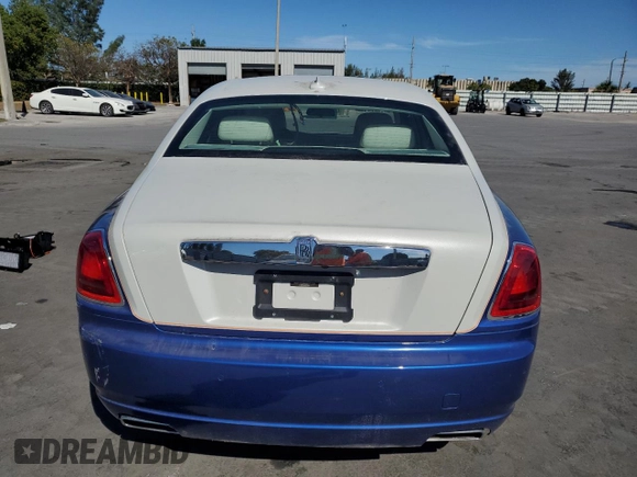 2015 Rolls-Royce Ghost z VIN SCA664S55FUX53413, wystawiony jako Copart lot #50022965 z przebiegiem Nie podano mil oraz Szkody całkowita. Historia ofert i sprzedaży dostępna na DreamBid. Obrazek 6.