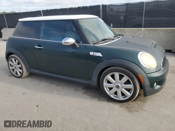 2008 MINI Hardtop S with VIN WMWMF73548TT93539, listed as a Copart auction lot 58028045 with 89,401 mi miles and Clean title. Bid and sale history available at DreamBid. Image 4.