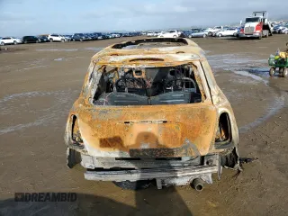 2006 MINI Hardtop z VIN WMWRC33556TJ75968, wystawiony jako Copart lot #85909104 z przebiegiem Nie podano mil oraz Nie do naprawy • Non repairable. Historia ofert i sprzedaży dostępna na DreamBid. Obrazek 6.