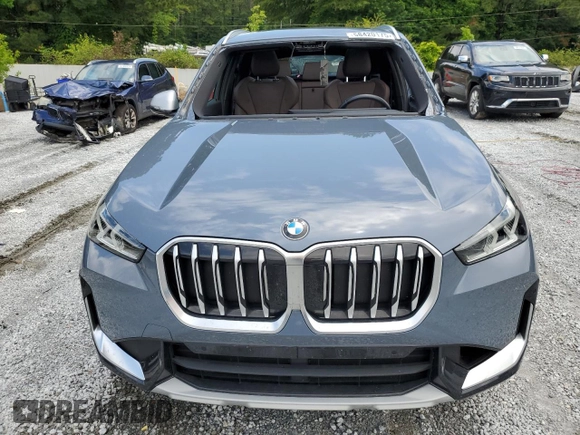 2023 BMW X1 xDrive28i with VIN WBX73EF08P5W51452, listed as a Copart auction lot 58420175 with 30,404 mi miles and Salvage title. Bid and sale history available at DreamBid. Image 5.