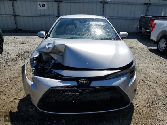 2021 Toyota Corolla LE with VIN JTDEPMAE4MJ134786, listed as a Copart auction lot 50450635 with 79,015 mi miles and Clean Title. Bid and sale history available at carsss.com. Image 5.