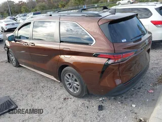 2022 Toyota Sienna XLE with VIN 5TDJRKEC4NS094526, listed as a IAAI auction lot 41399573 with 107,026 mi miles. Bid and sale history available at carsss.com. Image 3.