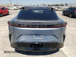 2023 Lexus RZ 450e Premium z VIN JTJAAAAB5PA017059, wystawiony jako Copart lot #48378775 z przebiegiem 11 182 mil mil oraz Szkoda całkowita • Salvage title. Historia ofert i sprzedaży dostępna na DreamBid. Obrazek 6.