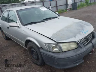 2001 Toyota Camry CE z VIN 4T1BG22K01U105416, wystawiony jako IAAI lot #42435421 z przebiegiem Nie podano mil oraz . Historia ofert i sprzedaży dostępna na DreamBid. Obrazek 1.