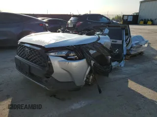 2023 Toyota Corolla Cross L z VIN 7MUAAAAG0PV064006, wystawiony jako Copart lot #57481625 z przebiegiem Nie podano mil oraz Nie do naprawy • Non repairable. Historia ofert i sprzedaży dostępna na DreamBid. Obrazek 1.