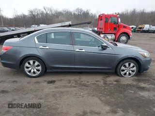 2010 Honda Accord EX z VIN 1HGCP3F79AA029668, wystawiony jako IAAI lot #41344318 z przebiegiem 106 937 mil mil oraz . Historia ofert i sprzedaży dostępna na DreamBid. Obrazek 13.