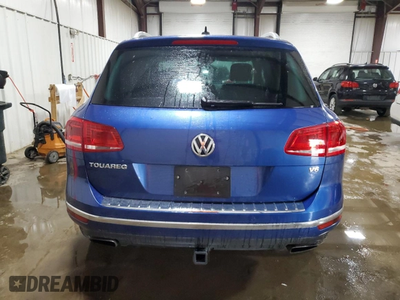 2017 Volkswagen Touareg Wolfsburg Edition z VIN WVGRF7BP3HD000826, wystawiony jako Copart lot #60832115 z przebiegiem 120 945 mil mil oraz Szkoda całkowita • Salvage title. Historia ofert i sprzedaży dostępna na DreamBid. Obrazek 6.