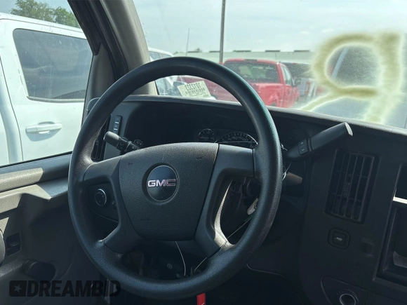 2012 GMC Savana Cargo z VIN 1GTW7FCA5C1201789, wystawiony jako IAAI lot #42438704 z przebiegiem 356 141 mil mil oraz . Historia ofert i sprzedaży dostępna na DreamBid. Obrazek 1.
