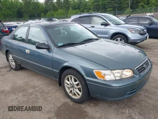 2000 Toyota Camry LE z VIN 4T1BF28K7YU940644, wystawiony jako IAAI lot #42376062 z przebiegiem 163 619 mil mil oraz . Historia ofert i sprzedaży dostępna na DreamBid. Obrazek 1.