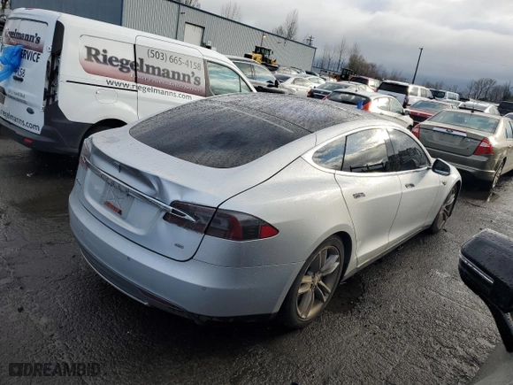 2014 Tesla Model S 60 kWh Battery with VIN 5YJSA1H13EFP28607, listed as a Copart auction lot 48899785 with 0 mi miles and Salvage Title. Bid and sale history available at carsss.com. Image 3.