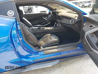 2018 Chevrolet Camaro 2SS z VIN 1G1FH1R73J0157556, wystawiony jako IAAI lot #41928609 z przebiegiem 88 730 mil mil oraz . Historia ofert i sprzedaży dostępna na DreamBid. Obrazek 5.