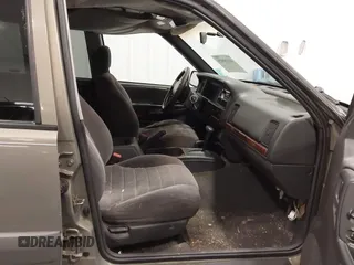 1997 Jeep Grand Cherokee Laredo with VIN 1J4GZ58S2VC746778, listed as a IAAI auction lot 41225925 with 196,679 mi miles. Bid and sale history available at carsss.com. Image 5.