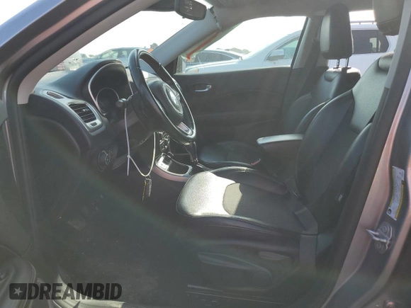 2019 Jeep Compass Latitude z VIN 3C4NJCBB2KT855811, wystawiony jako Copart lot #56063745 z przebiegiem 59 592 mil mil oraz Szkoda całkowita • Salvage title. Historia ofert i sprzedaży dostępna na DreamBid. Obrazek 7.
