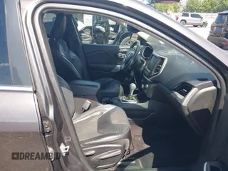 2018 Jeep Cherokee Latitude Plus с VIN 1C4PJLLBXJD553016, выставлен на аукционе IAAI как лот 42254055 с пробегом 239 381 миль миль и . История ставок и продаж доступна на DreamBid. Изображение 5.