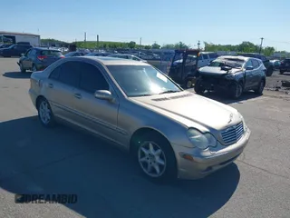 2001 Mercedes-Benz C 230/260/280/320 z VIN WDBRF61JX1F094000, wystawiony jako IAAI lot #42291768 z przebiegiem 98 166 mil mil oraz . Historia ofert i sprzedaży dostępna na DreamBid. Obrazek 1.