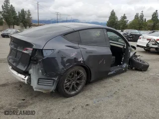 2024 Tesla Model Y with VIN 7SAYGDED8RF132426, listed as a Copart auction lot 43715375 with 18,067 mi miles and Salvage Title. Bid and sale history available at carsss.com. Image 3.