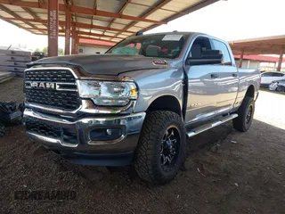 2022 Ram 2500 Big Horn z VIN 3C6UR5DLXNG306254, wystawiony jako IAAI lot #42191332 z przebiegiem 54 189 mil mil oraz . Historia ofert i sprzedaży dostępna na DreamBid. Obrazek 17.