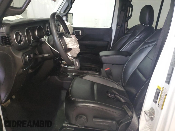 2023 Jeep Wrangler Sahara z VIN 1C4JJXP61PW696072, wystawiony jako Copart lot #57859545 z przebiegiem 42 136 mil mil oraz Czysty tytuł • Clean title. Historia ofert i sprzedaży dostępna na DreamBid. Obrazek 7.
