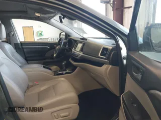 2019 Toyota Highlander Limited with VIN 5TDDZRFH3KS917491, listed as a IAAI auction lot 42602597 with 101,034 mi miles and . Bid and sale history available at DreamBid. Image 5.