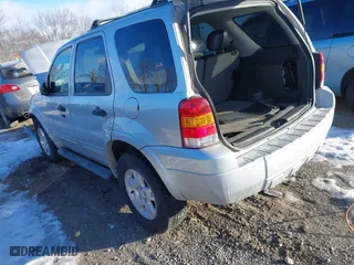 2007 Ford Escape XLT with VIN 1FMCU03127KA61978, listed as a IAAI auction lot 41371360 with 179,025 mi miles. Bid and sale history available at carsss.com. Image 3.