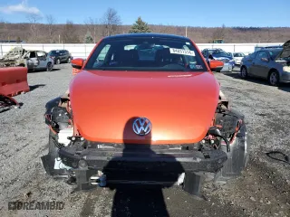 2019 Volkswagen Beetle SE with VIN 3VWJD7ATXKM712099, listed as a Copart auction lot 84031314 with 11,058 mi miles and Salvage Title. Bid and sale history available at carsss.com. Image 5.