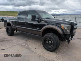 2015 Ford F-250 Lariat z VIN 1FT7W2BTXFEC34304, wystawiony jako Copart lot #55057775 z przebiegiem 128 368 mil mil oraz Szkoda całkowita • Salvage title. Historia ofert i sprzedaży dostępna na DreamBid. Obrazek 4.