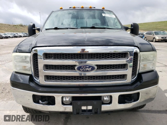 2005 Ford F-350 XL с VIN 1FTWW31P25EA36689, выставлен на аукционе Copart как лот 54117095 с пробегом 230 370 миль миль и Списание • Salvage title. История ставок и продаж доступна на DreamBid. Изображение 5.