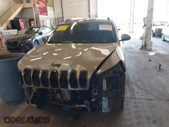2018 Jeep Cherokee Latitude z VIN 1C4PJLCB3JD542813, wystawiony jako IAAI lot #42017804 z przebiegiem 106 825 mil mil oraz . Historia ofert i sprzedaży dostępna na DreamBid. Obrazek 13.