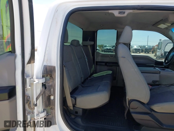 2017 Ford F-250 XLT z VIN 1FT7X2B67HEB14146, wystawiony jako IAAI lot #42256811 z przebiegiem 121 617 mil mil oraz . Historia ofert i sprzedaży dostępna na DreamBid. Obrazek 8.