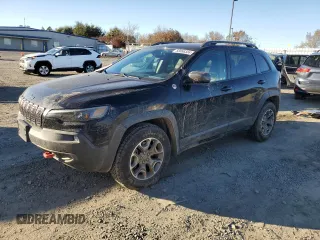 2020 Jeep Cherokee Trailhawk Elite с VIN 1C4PJMBX7LD518598, выставлен на аукционе Copart как лот 83866324 с пробегом 55 089 миль миль и Списание • Salvage title. История ставок и продаж доступна на DreamBid. Изображение 1.